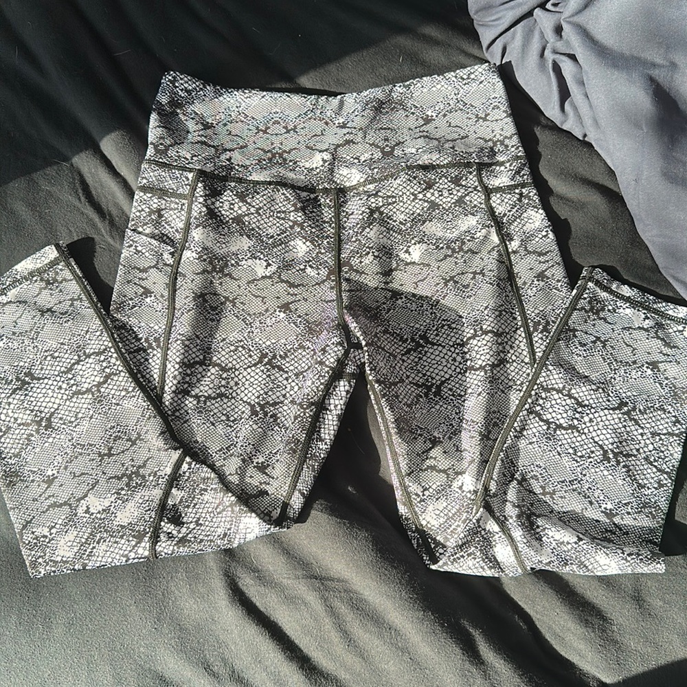 Zyia active, black and white, size 8-10